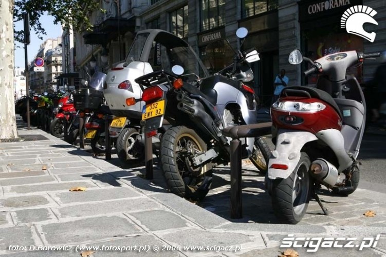 Paryskie motocykle w rzedzie 011