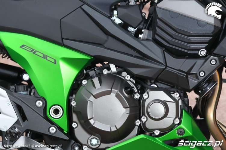 Kawasaki Z800 2013 silnik