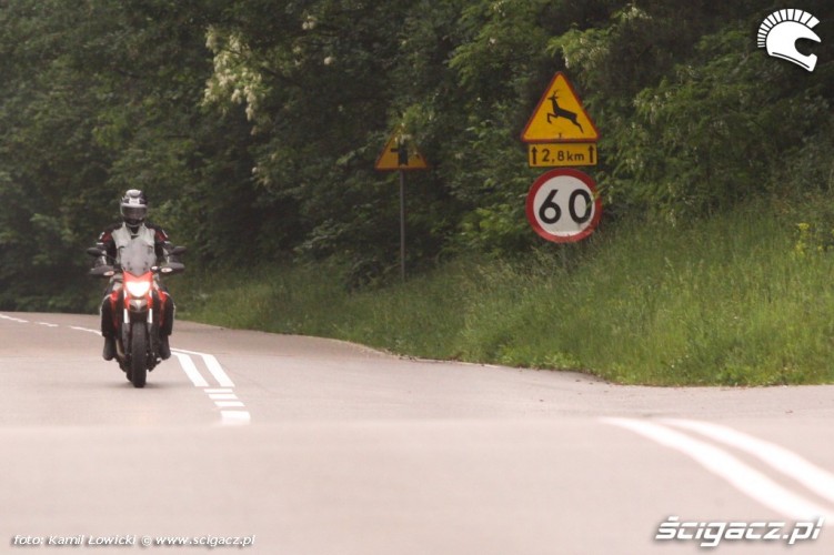 przejazd kolejowy Ducati Hyperstrada