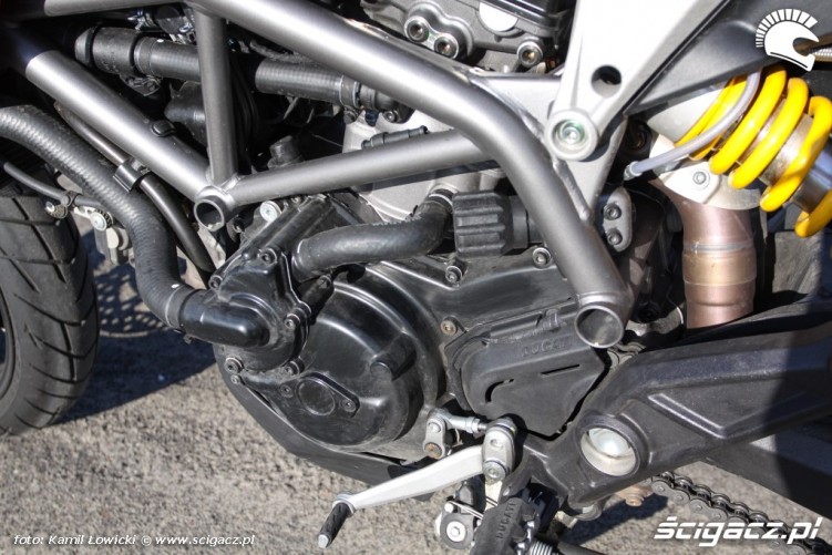 silnik lewa strona Ducati Hyperstrada