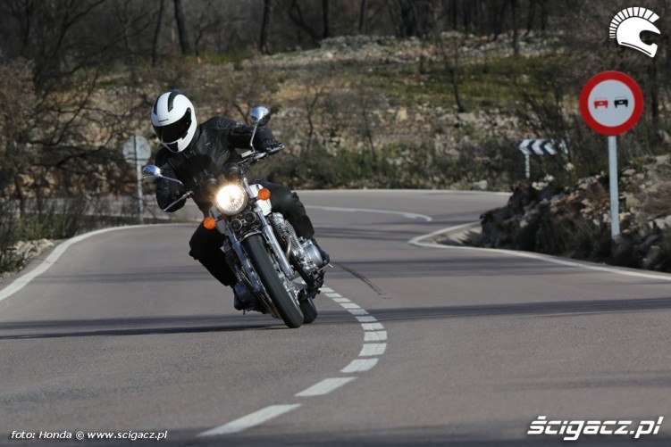 Czlowiek i maszyna Honda CB1100 2013