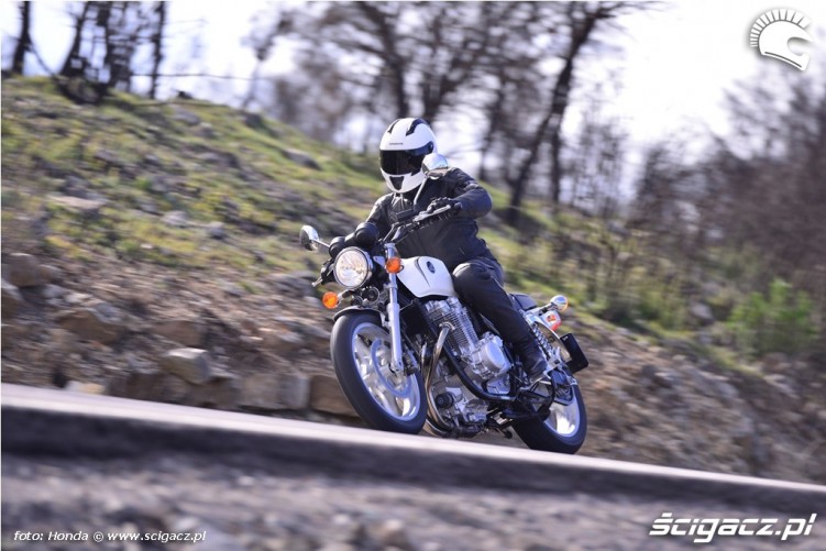 Szybkie zakrety Honda CB1100 2013