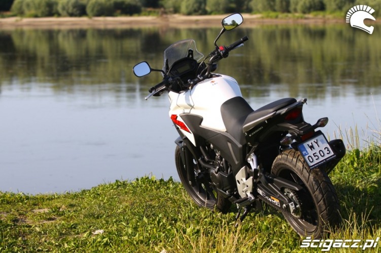 nad brzegiem rzeki Honda CB500AX Scigacz.pl
