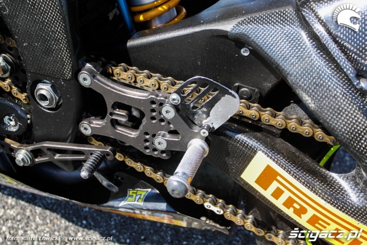 Podnozki Yamaha R6 Supersport