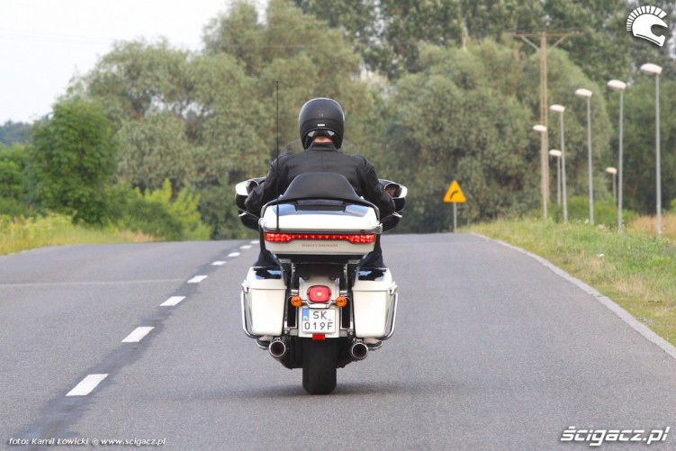 Harley Davidson Electra Glide Ultra Classic 2014 na drodze