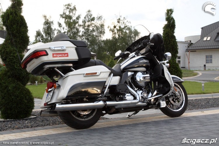 Harley Davidson Electra Glide Ultra Classic prawy bok