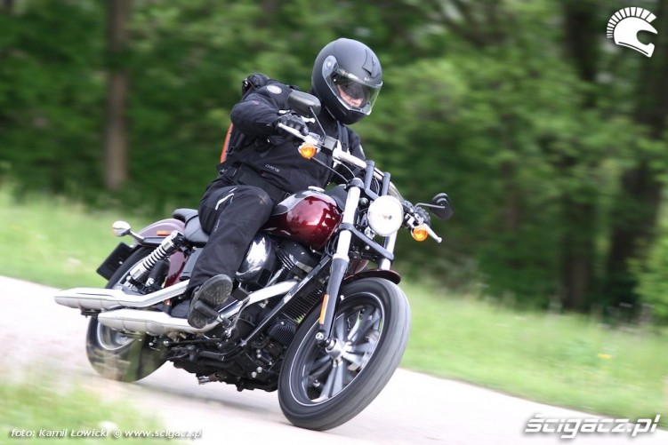 Harley Davidson Street Bob Special Edition 2014 jazda