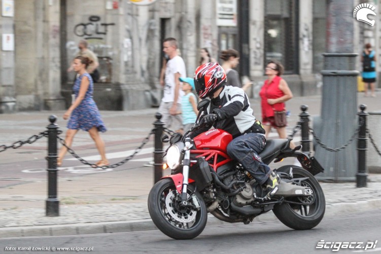 Ducati w miescie zapewnia nie tylko mobilnosc ale tez radosc z jazdy