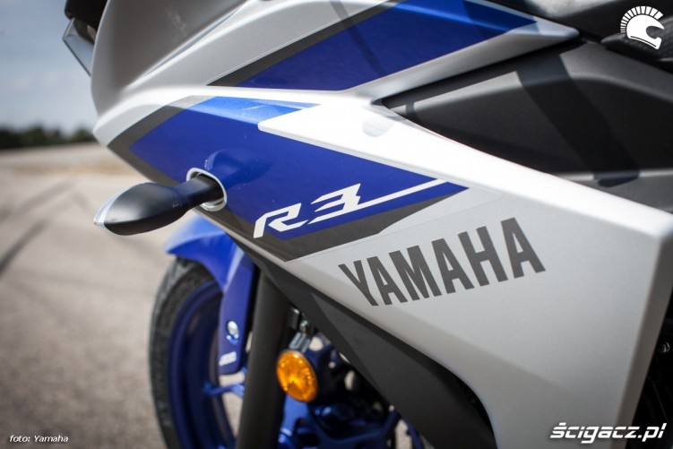 Yamaha YZF R3 lewa owiewka