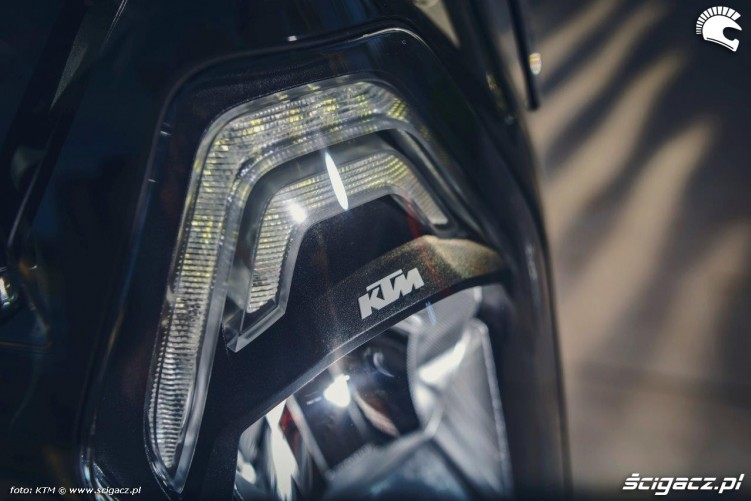 KTM Super Duke 1290 GT swiatla