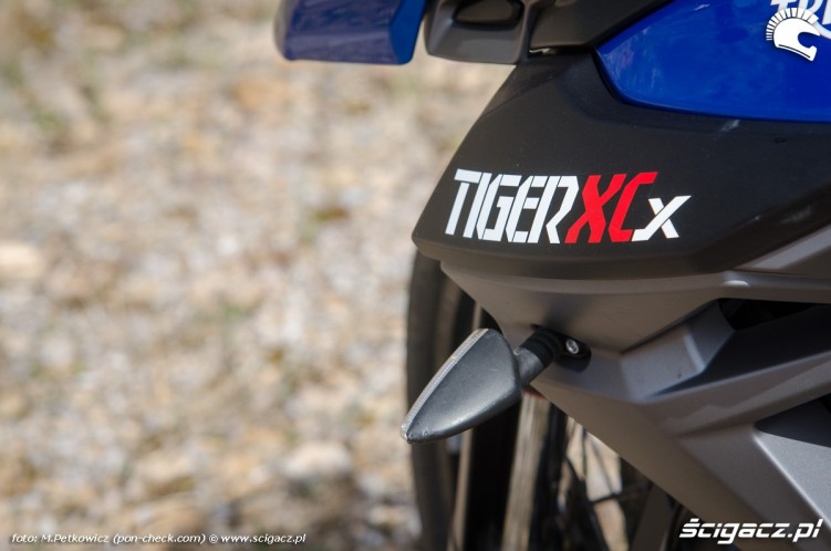 triumph tiger 800 xcx logo