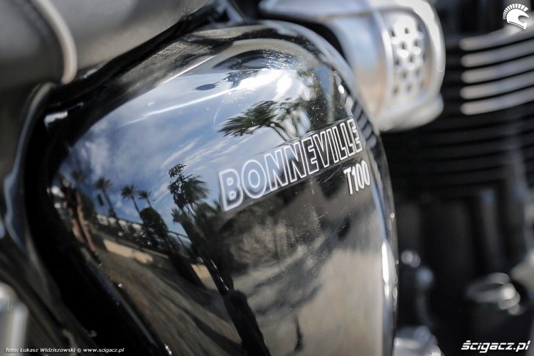 Triumph Bonneville T100 pokrywa