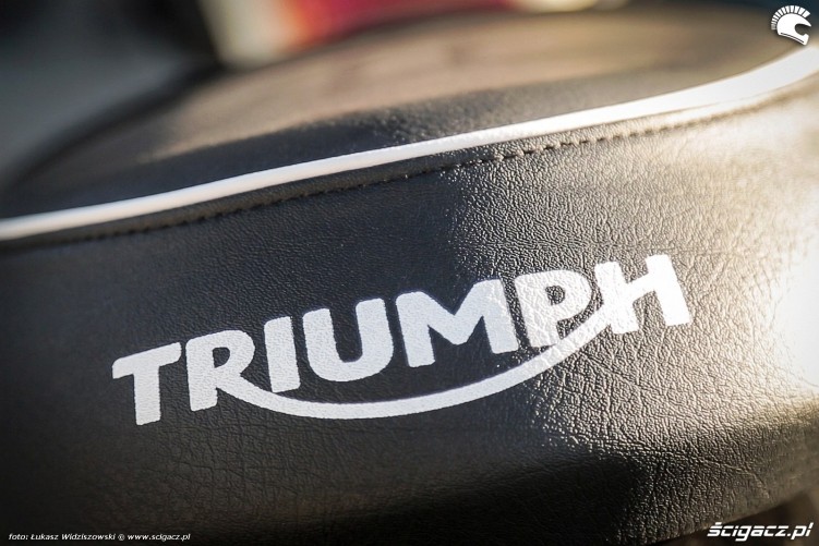 Triumph Bonneville T100 siedzenie