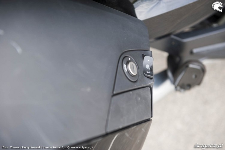BMW K1600B 2018 przycisk podgrzewanie