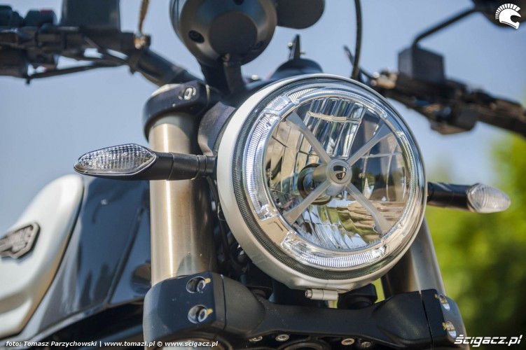 Ducati Scrambler 1100 Special test motocykla 2018 reflektor