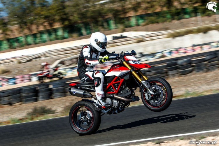 hypermotard 950 power wheelie