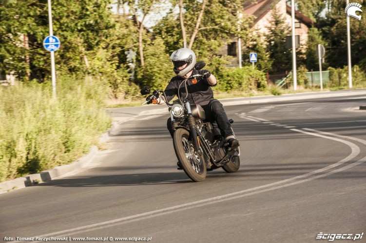 Harley Davidson Street Bob 2018 test 08