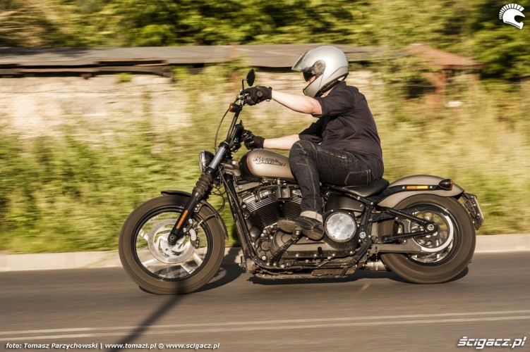 Harley Davidson Street Bob 2018 test 09