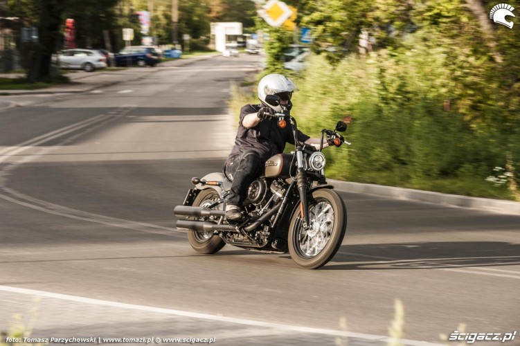 Harley Davidson Street Bob 2018 test 18