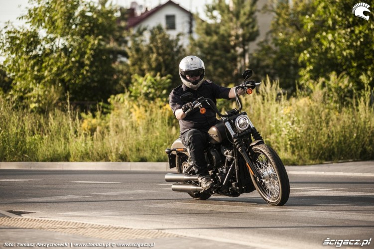 Harley Davidson Street Bob 2018 test 39