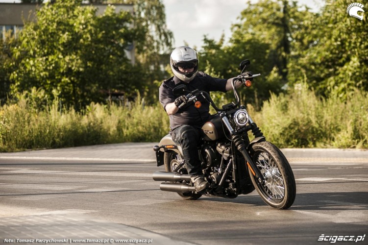 Harley Davidson Street Bob 2018 test 40