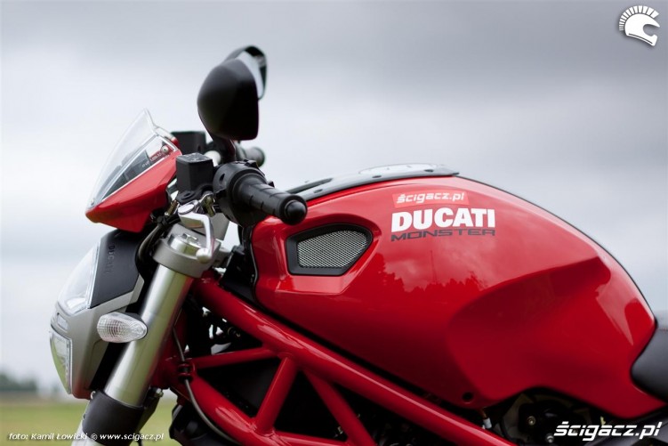 profil Ducati Monster 796