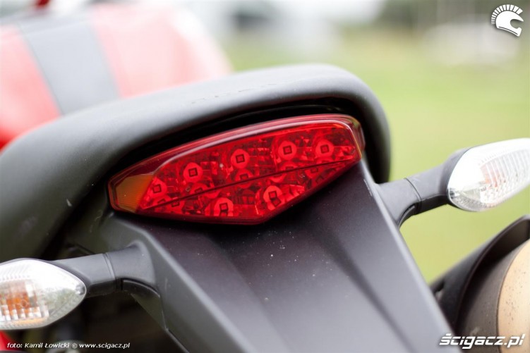 swiatlotylne Ducati Monster 796 2011
