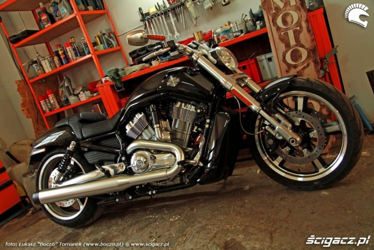 prawy bok garaz Harley Davidson V Rod Muscle