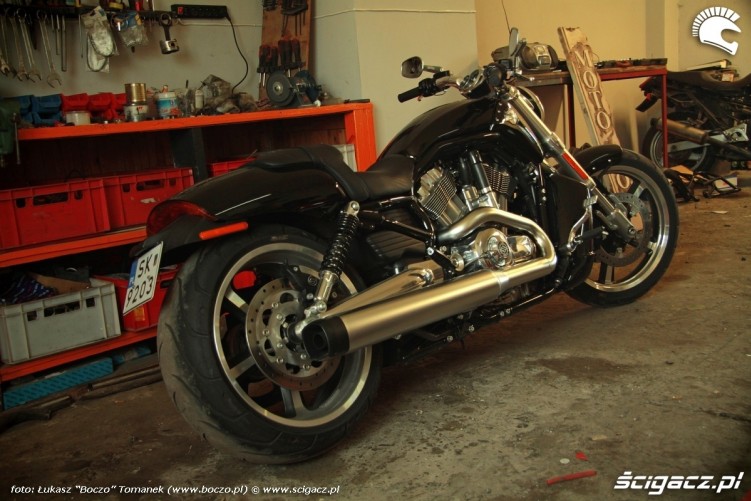 prawy tyl Harley Davidson V Rod Muscle