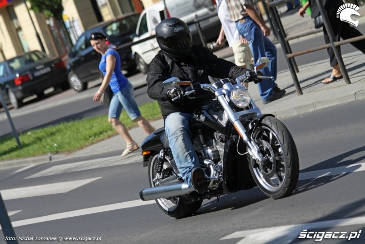 przykuwacz uwagi Harley Davidson V Rod