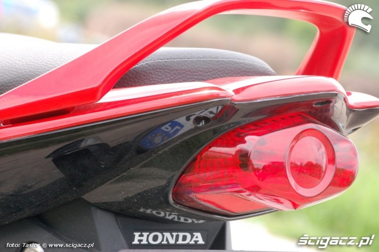Honda CBF 125 tylna lampa