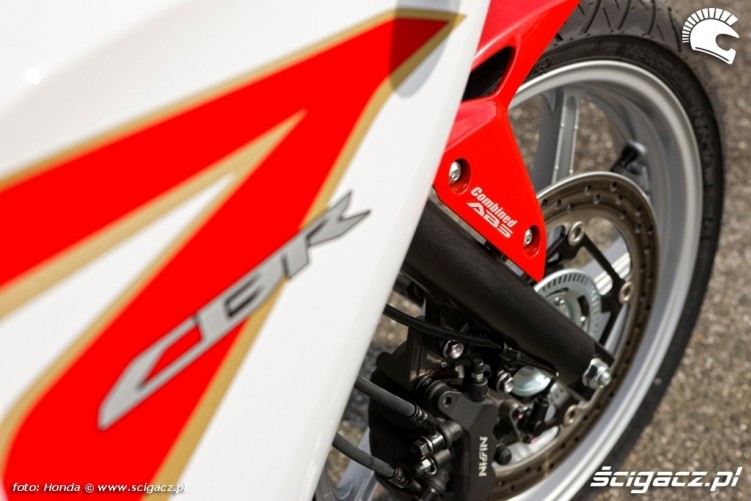 Honda CBR250R 2011 przedni widelec