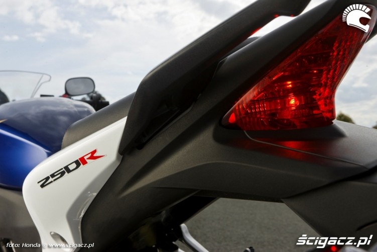 zadupek Honda CBR250R 2011