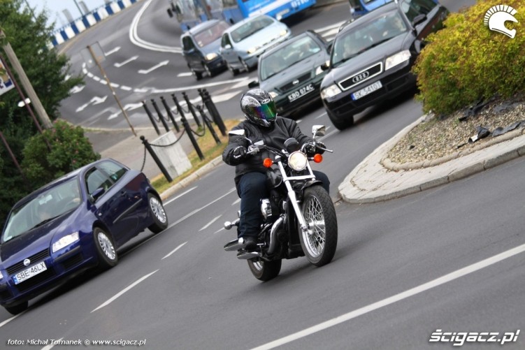 Honda Shadow VT750S jazda ruch miejski