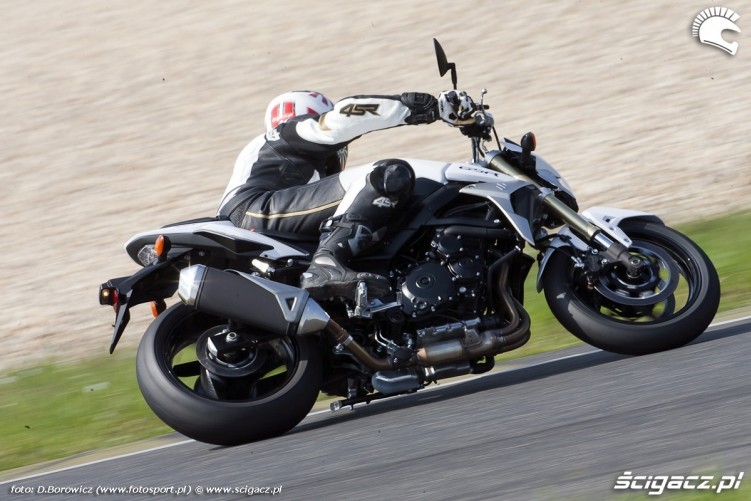 dynamika jazdy suzuki gsr750 2011 test motocykla 12