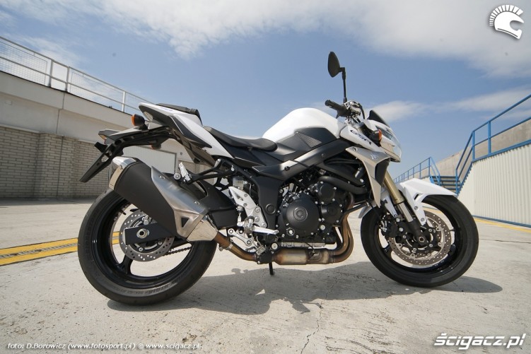 prawa strona suzuki gsr750 2011 test motocykla 03