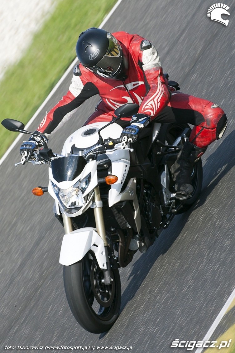 zlozenie suzuki gsr750 2011 test motocykla 01