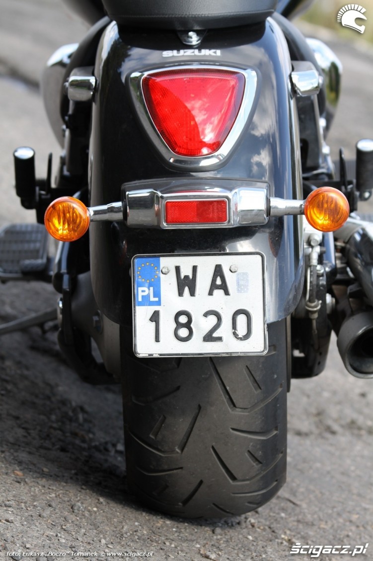 Zdjęcia masywny tyl motocykla Suzuki Intruder C1800R