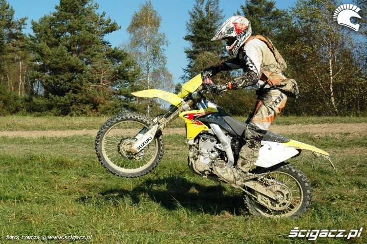 Suzuki RMX450Z na kole