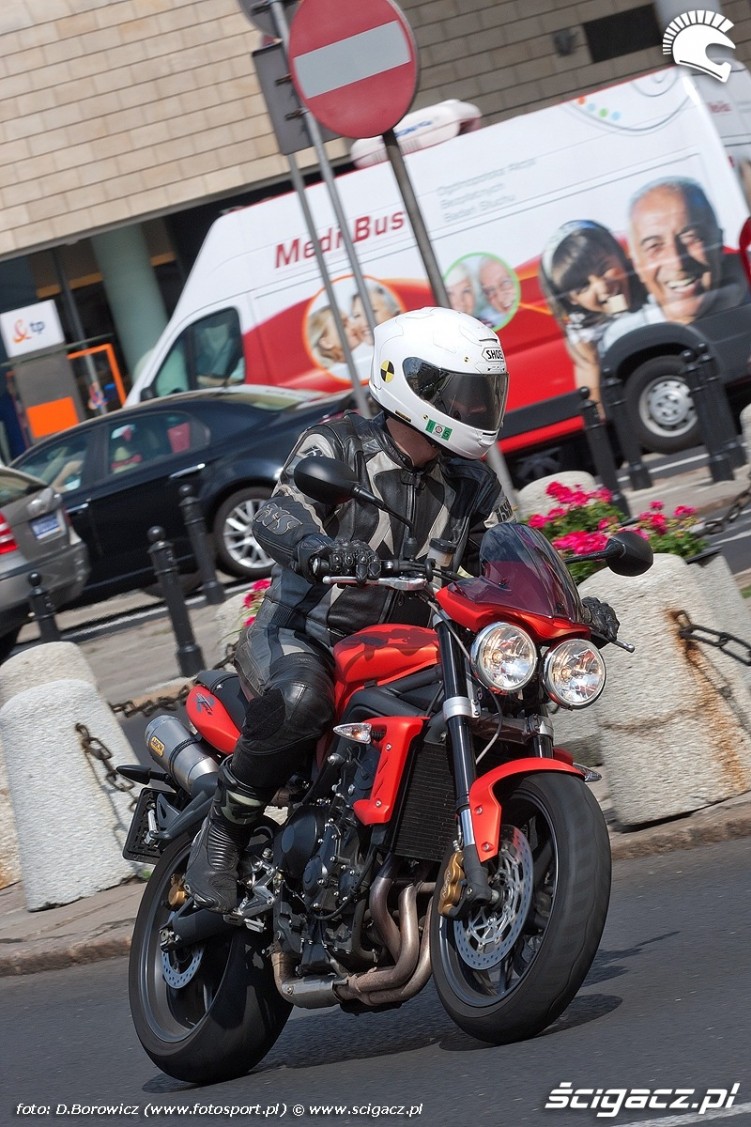 motocykl na ulicy street tripple r triumph test 0189