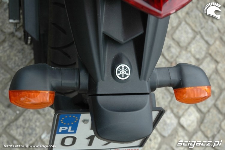 Kierunki i wieszak tablicy Yamaha XJ6 2010