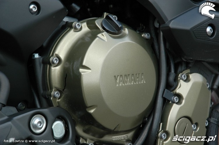 Yamaha XJ6 2010 silnik