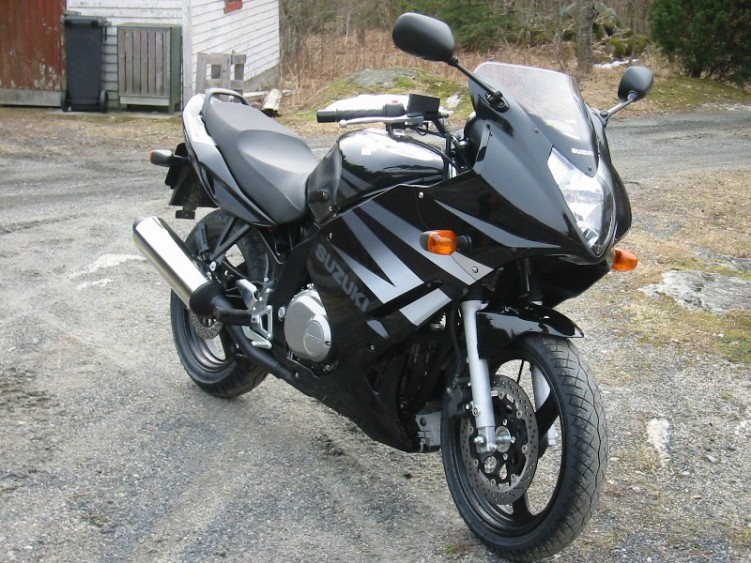 Zdjęcia gs500 12 model 2004 z nowa owiewka test motocykli