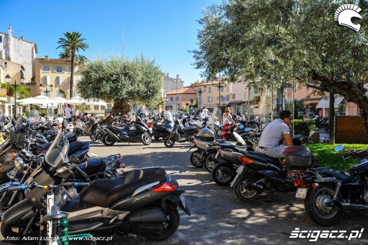 27 Parking motocyklowy w Saint Tropez