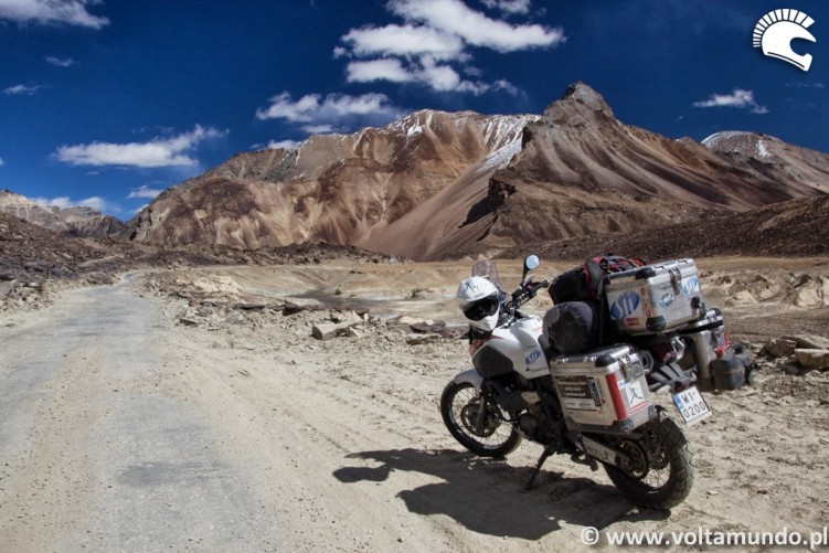 65 Indie na motocyklu