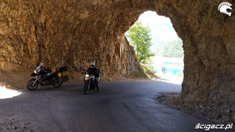 Czarnogora rzeka Piva jezioro Pivsko podjazd od Hum do Durmitoru tunel