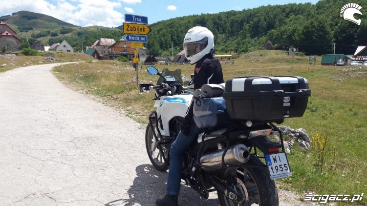 Durmitor na motocyklu latem
