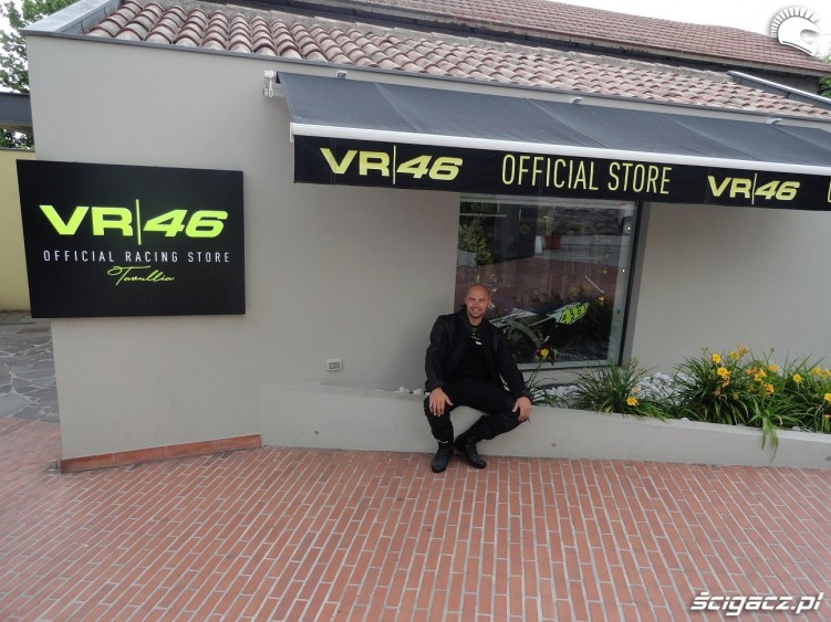 W oczekiwaniu na otwarcie sklepu VR46 w Tavulii