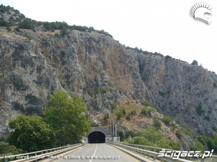 Krajobraz tunel pod gora