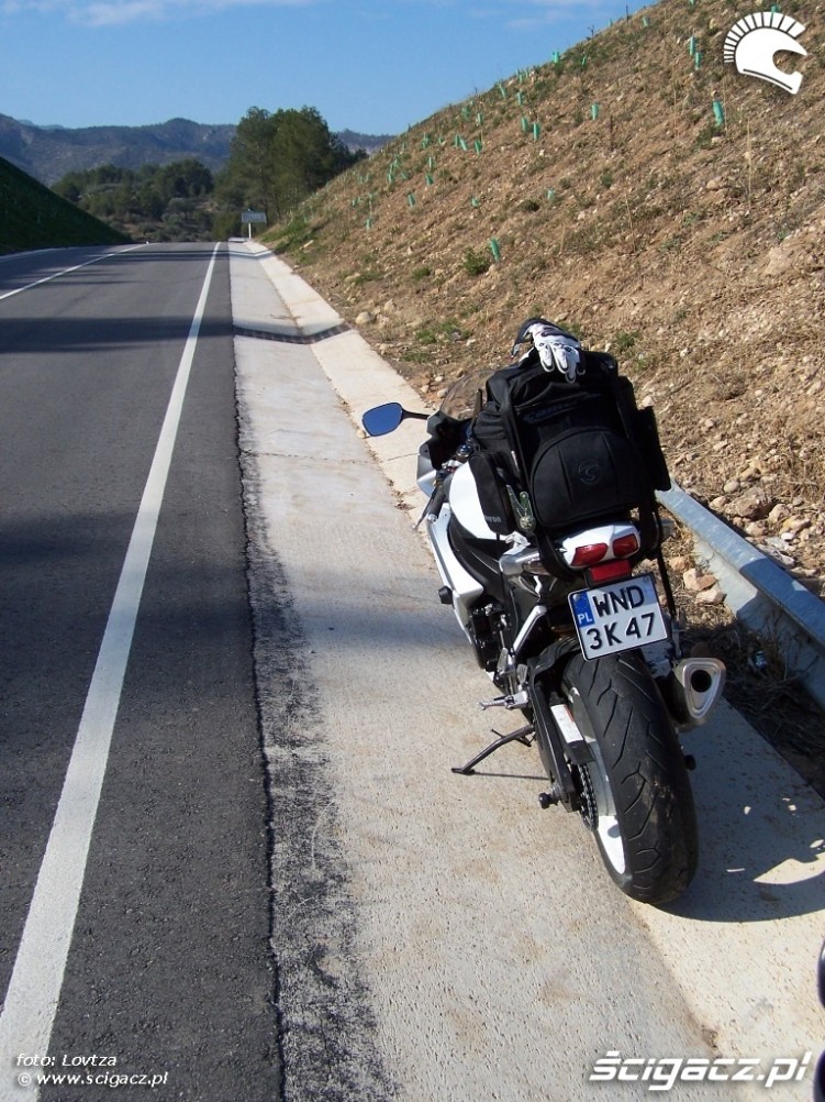 Zima na motocyklu w Hiszpanii przerwa na papierosa